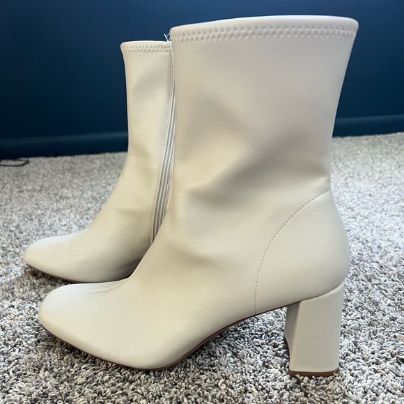 Cream boots - Picture 2 of 5